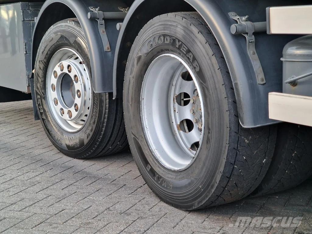 DAF XF 440 SuperSpaceCab 6x2*4 - 2 deck Closed Livesto Kamioni za transport stoke