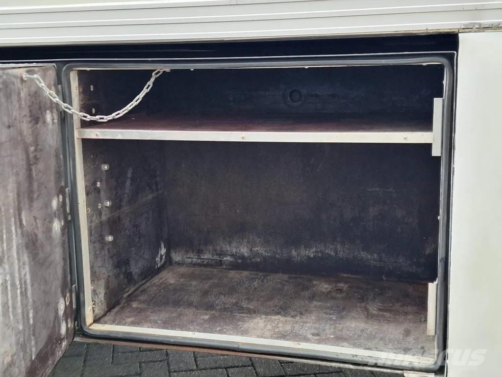DAF XF 440 SuperSpaceCab 6x2*4 - 2 deck Closed Livesto Автотранспорт для перевезення тварин