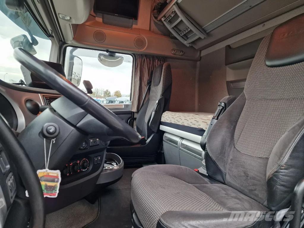 DAF XF 440 SuperSpaceCab 6x2*4 - 2 deck Closed Livesto Автотранспорт для перевезення тварин