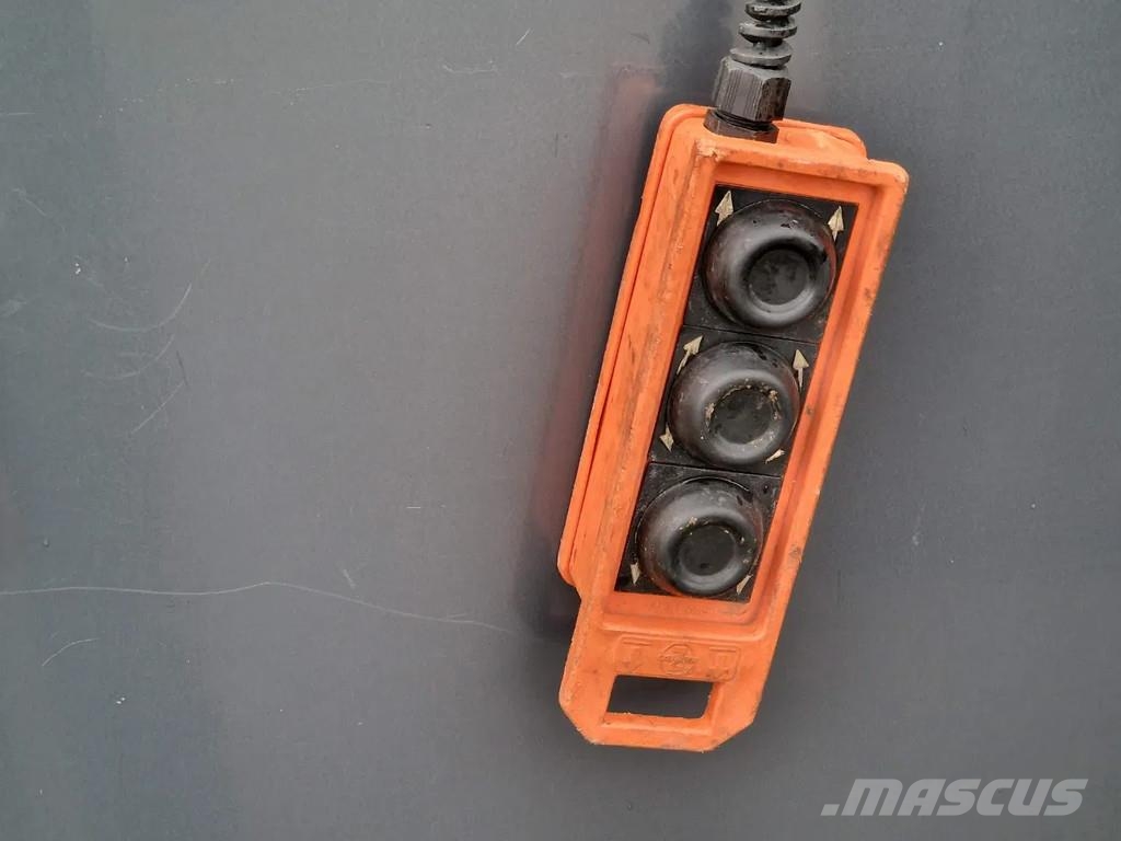 DAF XF 440 SuperSpaceCab 6x2*4 - 2 deck Closed Livesto Автотранспорт для перевезення тварин