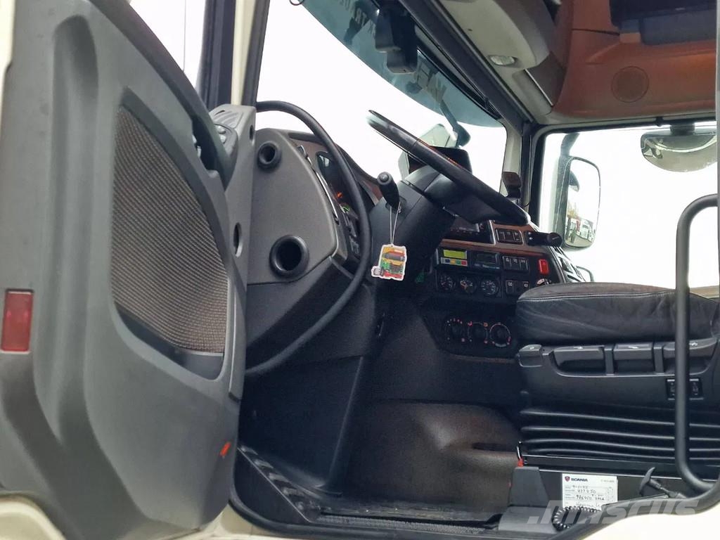 DAF XF 440 SuperSpaceCab 6x2*4 - 2 deck Closed Livesto Kamioni za transport stoke