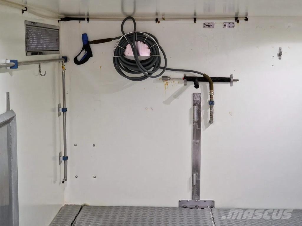 DAF XF 440 SuperSpaceCab 6x2*4 - 2 deck Closed Livesto Kamioni za transport stoke