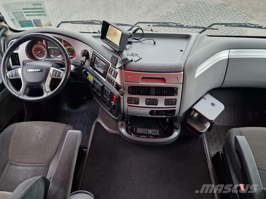 DAF XF 440 SuperSpaceCab 6x2*4 - 2 deck Closed Livesto Автотранспорт для перевезення тварин