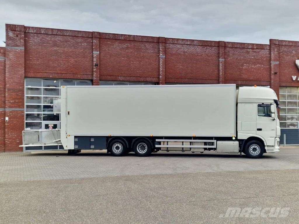 DAF XF 440 SuperSpaceCab 6x2*4 - 2 deck Closed Livesto Автотранспорт для перевезення тварин