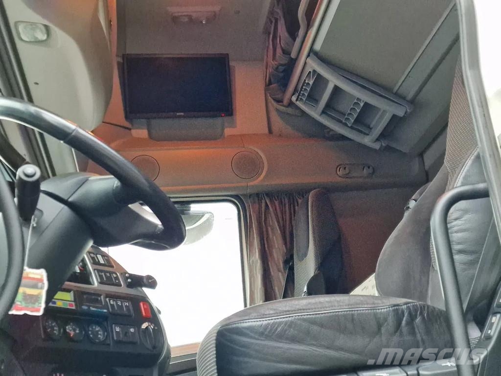 DAF XF 440 SuperSpaceCab 6x2*4 - 2 deck Closed Livesto Автотранспорт для перевезення тварин