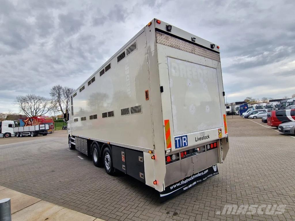 DAF XF 440 SuperSpaceCab 6x2*4 - 2 deck Closed Livesto Автотранспорт для перевезення тварин