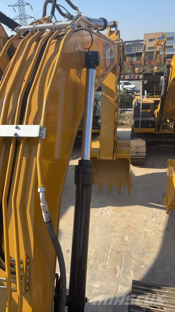CAT 320D2L Roomikekskavaatorid