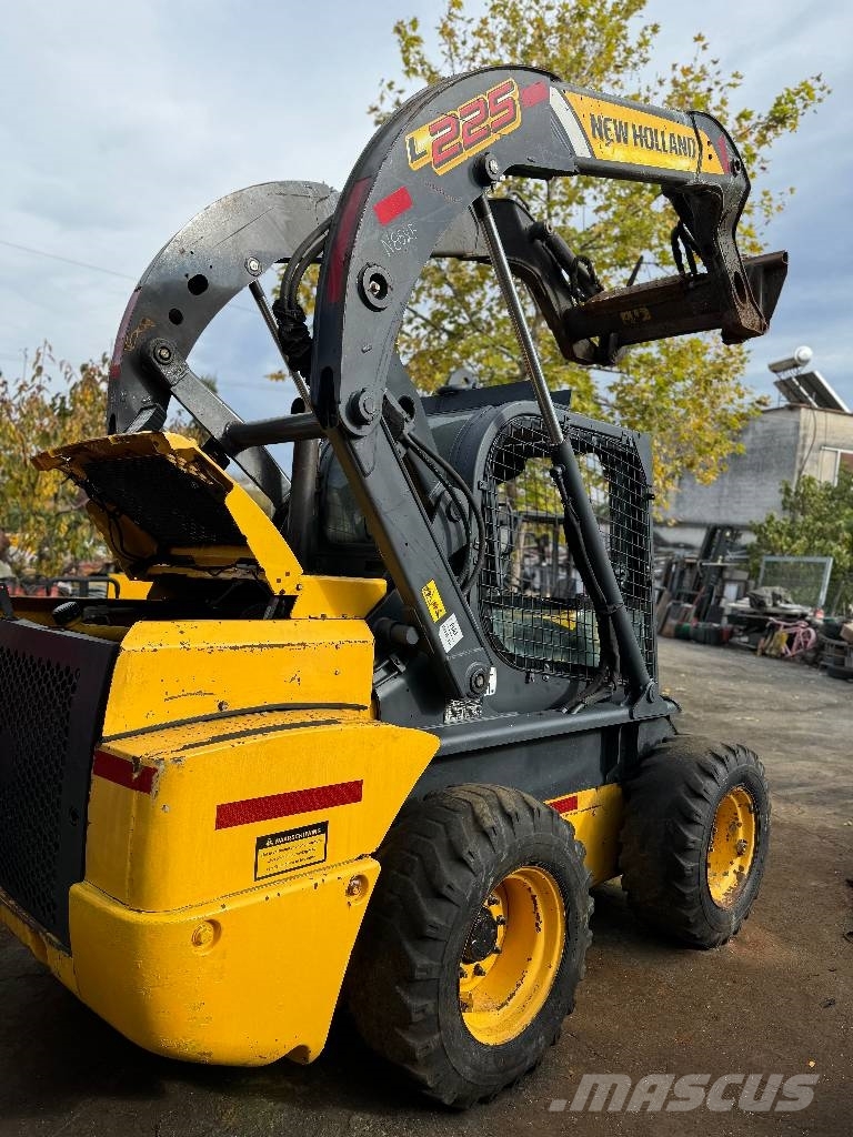 New Holland 225 LOADER Skid steer loderler