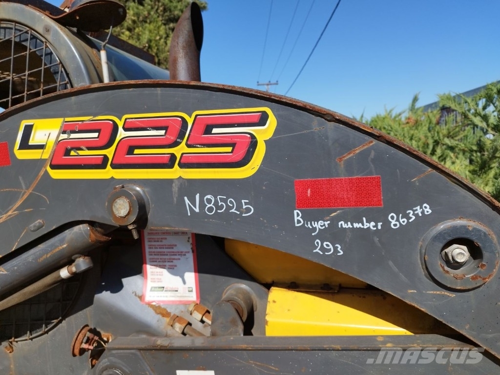 New Holland 225 LOADER Skid steer loderler