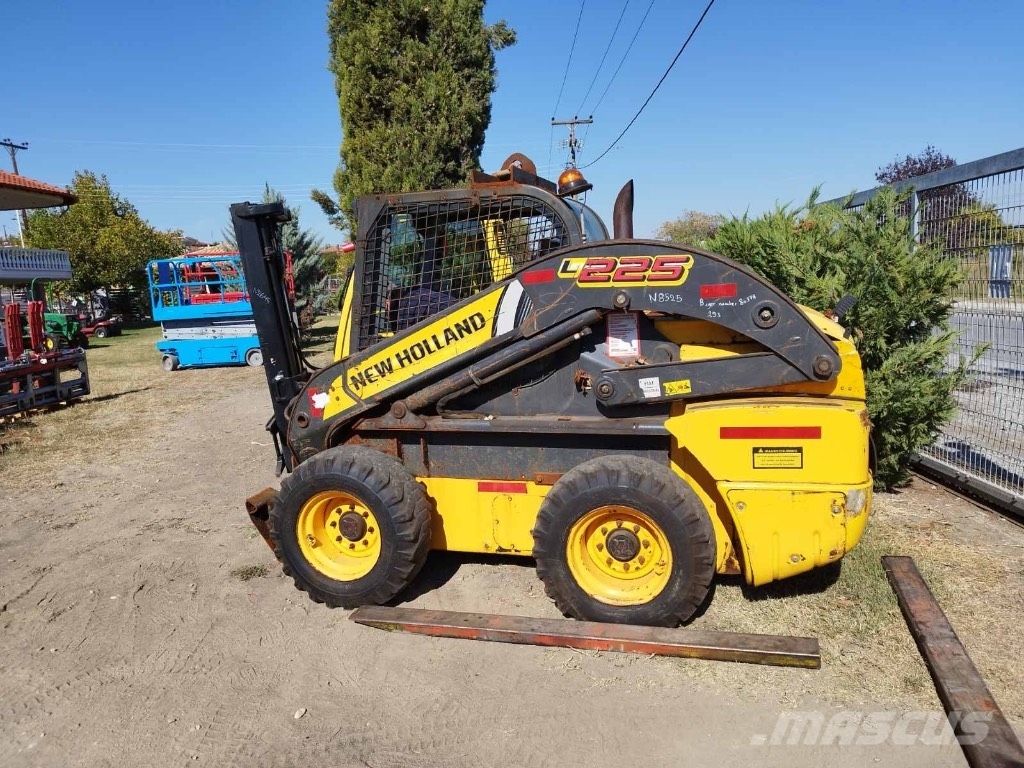 New Holland 225 LOADER Skid steer loderler