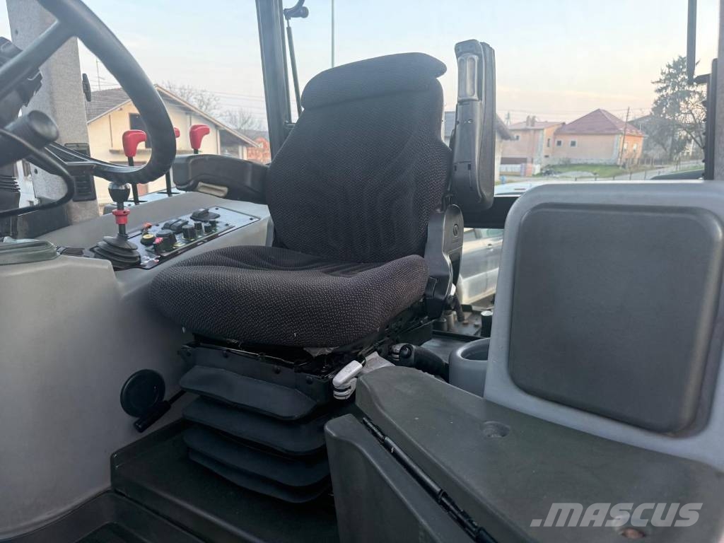 Terrion TERRION ATM 4200 الجرارات