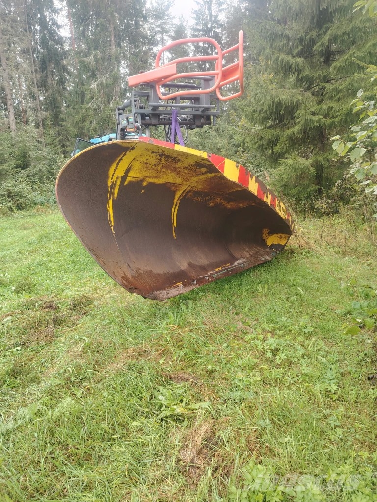 Sisu E11 Sora- ja kippiautot