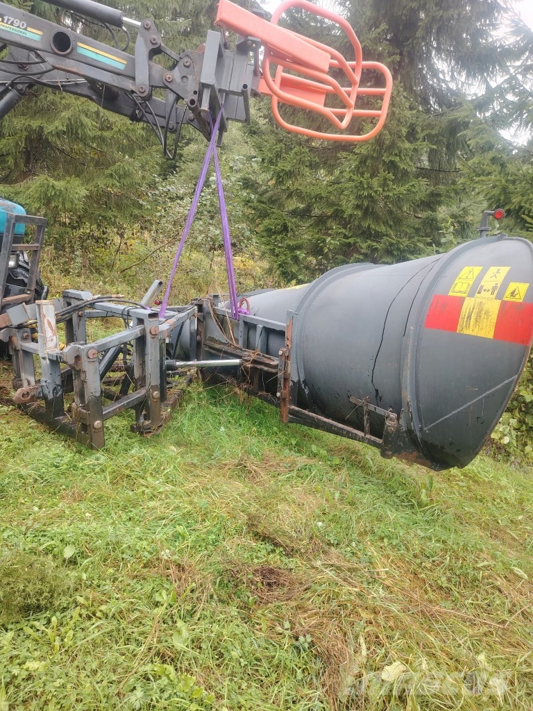 Sisu E11 Sora- ja kippiautot