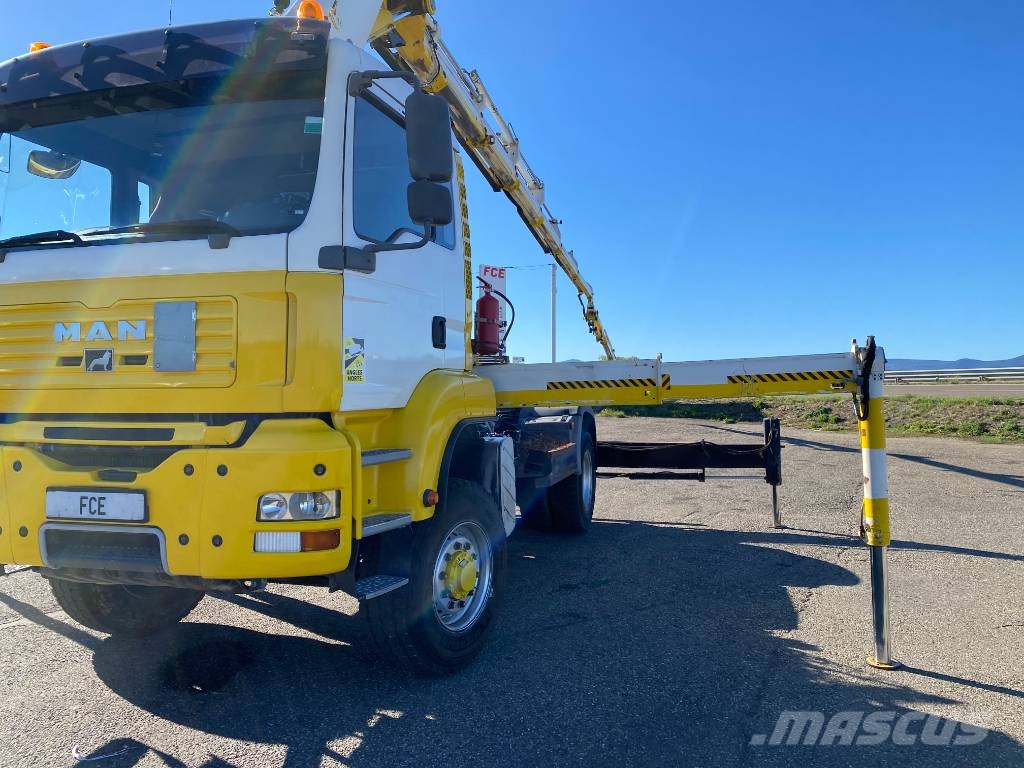 MAN TGA 18.400 HydroDrive 4x4 H-B/L HIAB 322-E6 中古トラクターヘッド | トレーラーヘッド