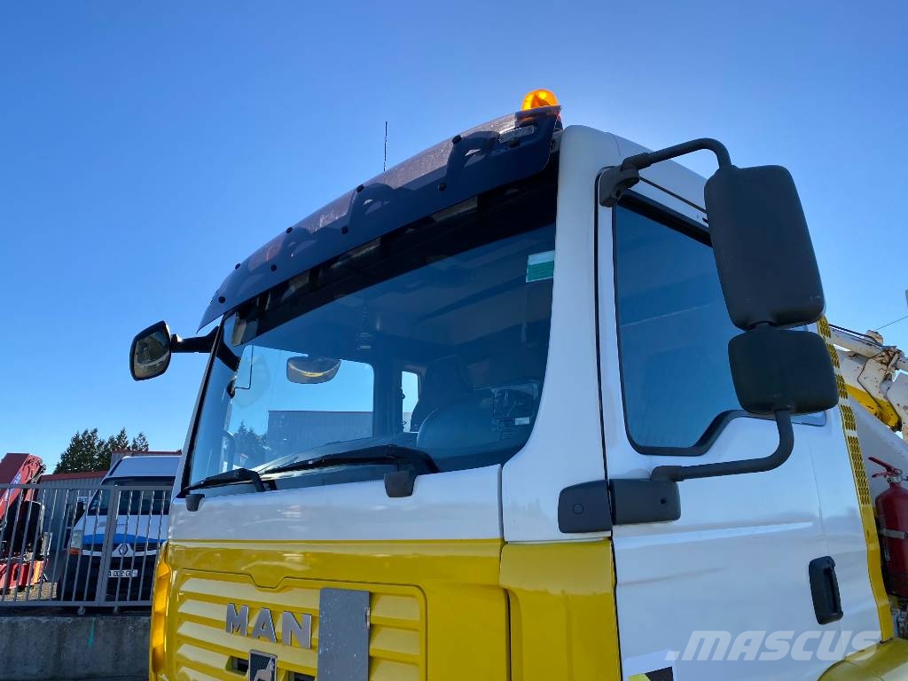 MAN TGA 18.400 HydroDrive 4x4 H-B/L HIAB 322-E6 中古トラクターヘッド | トレーラーヘッド