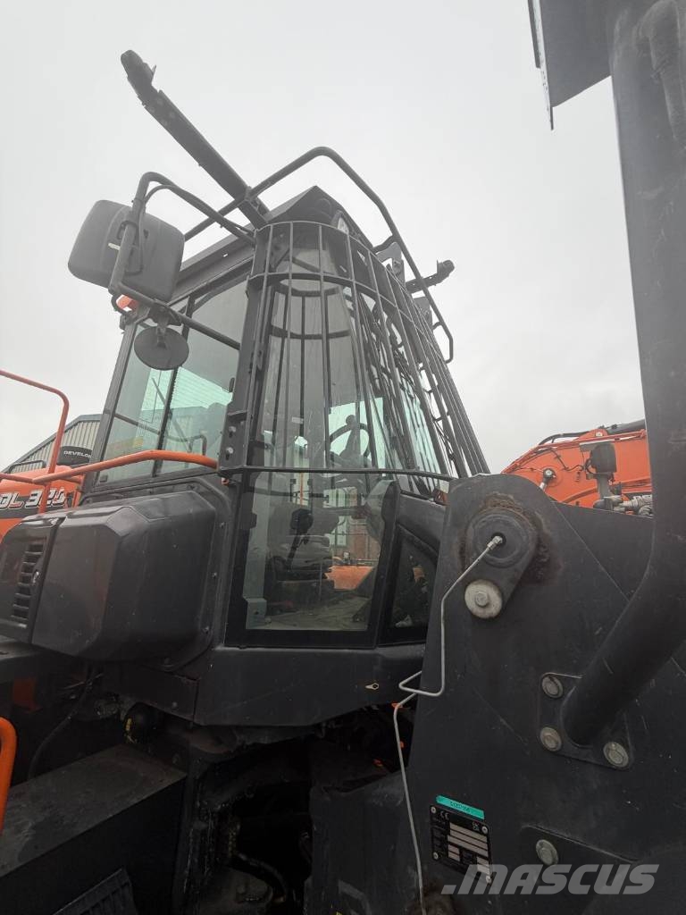 Develon DL 320-7 Cargadoras sobre ruedas