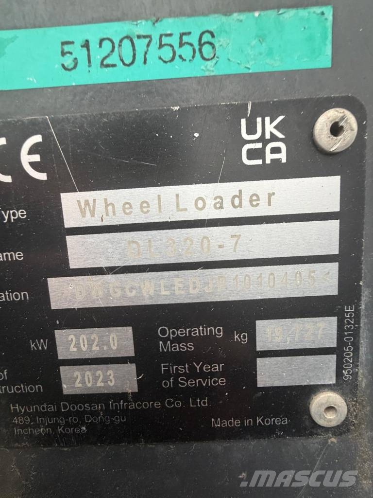 Develon DL 320-7 Cargadoras sobre ruedas