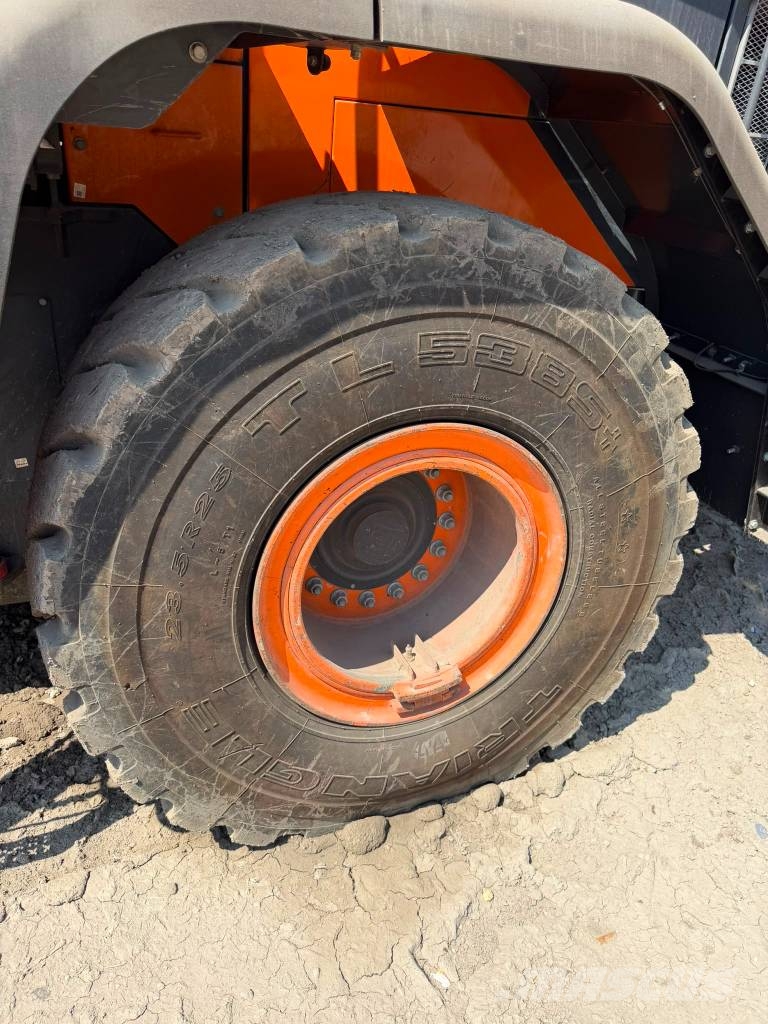Develon DL 320-7 لوادر بعجل
