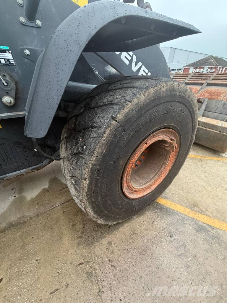 Develon DL 320-7 Cargadoras sobre ruedas