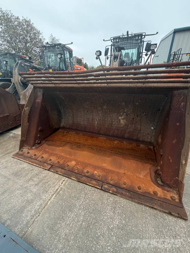Develon DL 320-7 Cargadoras sobre ruedas