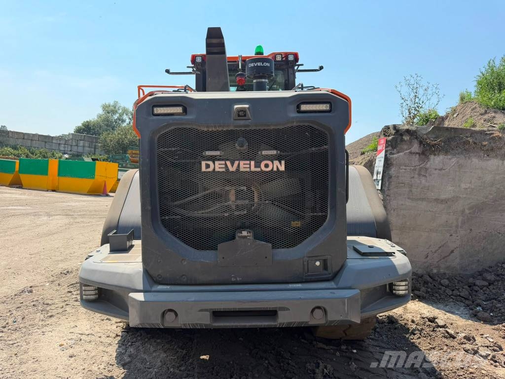 Develon DL 320-7 لوادر بعجل