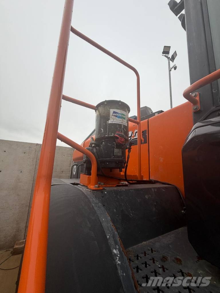 Develon DL 320-7 Cargadoras sobre ruedas
