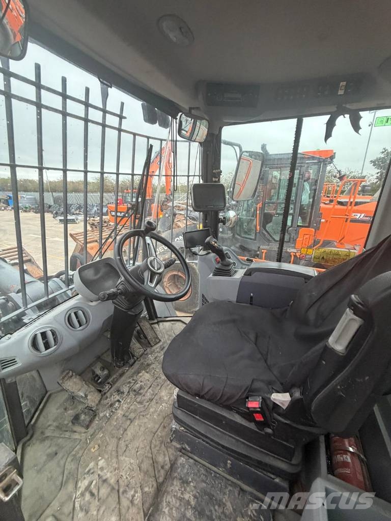 Develon DL 320-7 Cargadoras sobre ruedas