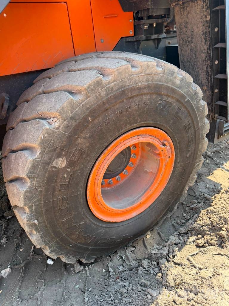 Develon DL 320-7 لوادر بعجل