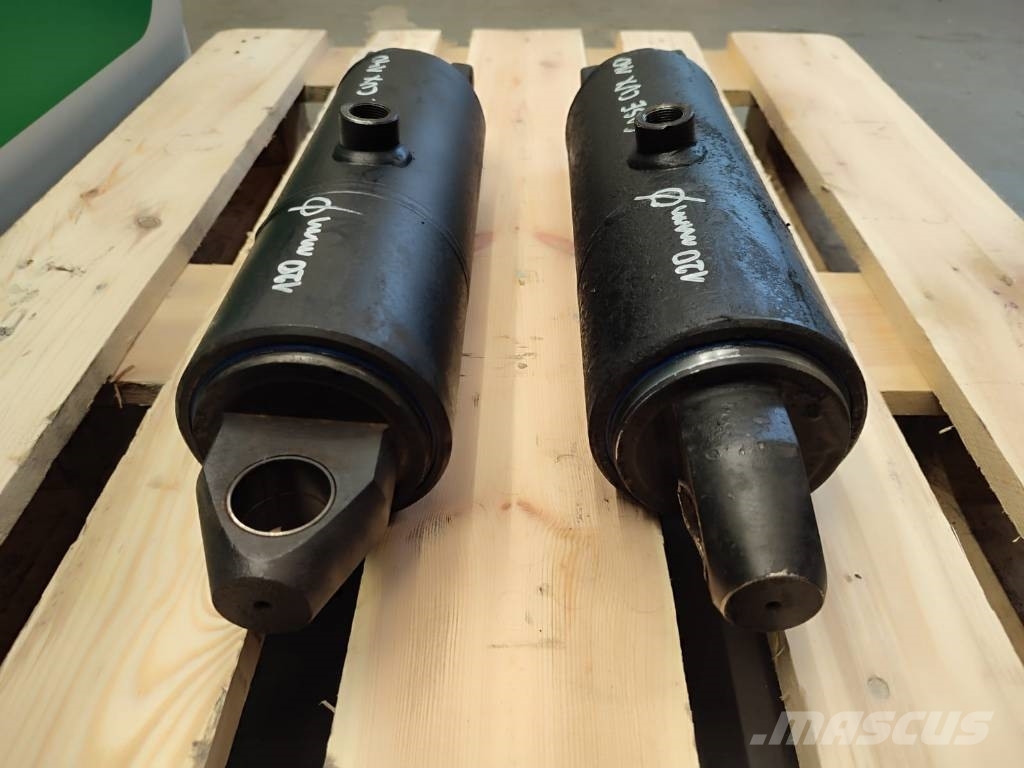 Case IH CVX 140 rear linkage cylinder Bracci e avambracci