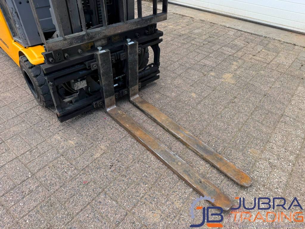 Jungheinrich EFG320 شاحنات ذات رافعات شوكية تعمل بالكهرباء