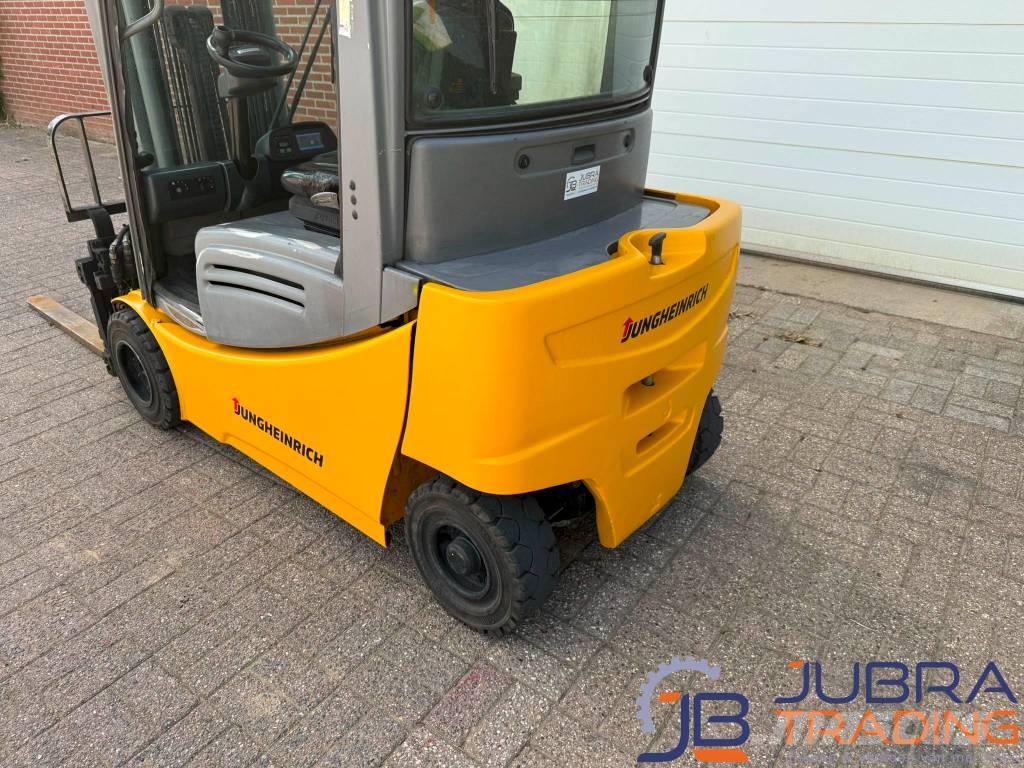 Jungheinrich EFG320 شاحنات ذات رافعات شوكية تعمل بالكهرباء