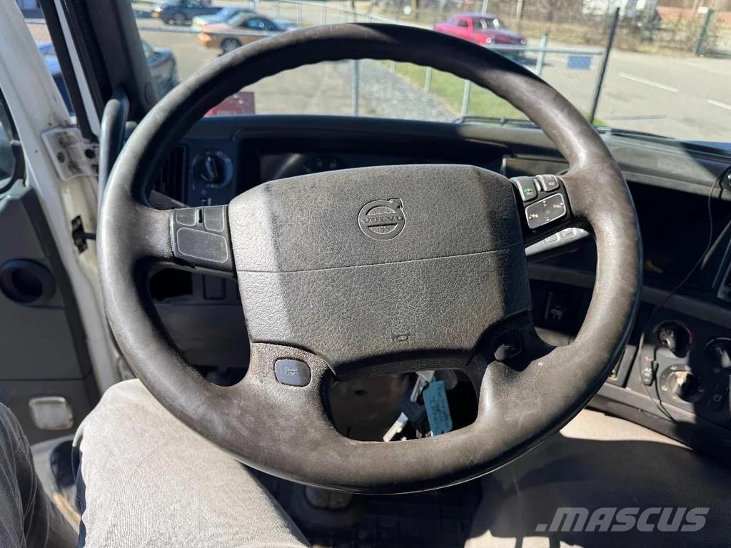 Volvo FM 330 6X2 EURO 5 - ATLAS 126.3E + REMOTE CONTROL Bañeras basculantes usadas