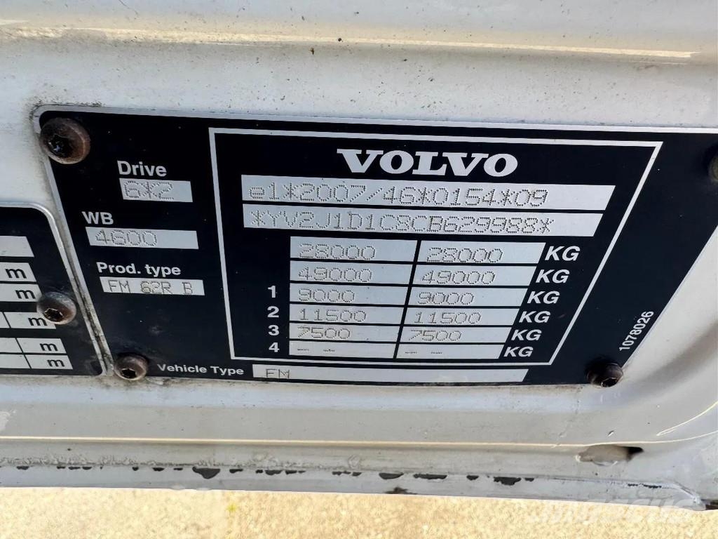 Volvo FM 330 6X2 EURO 5 - ATLAS 126.3E + REMOTE CONTROL Bañeras basculantes usadas