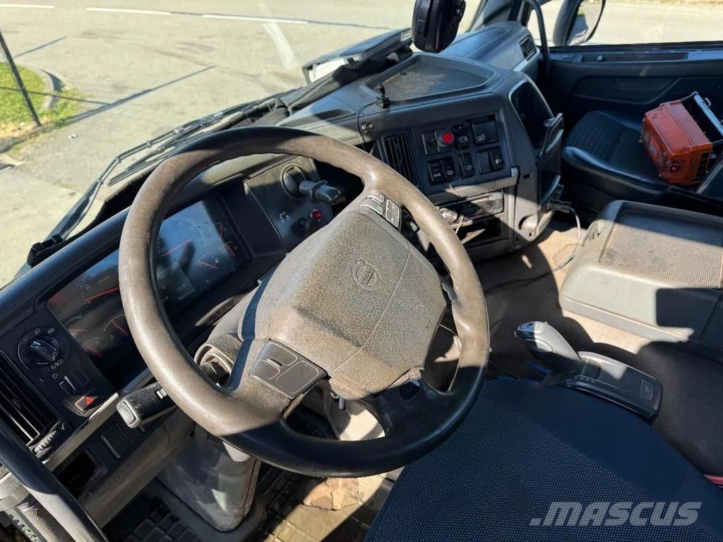 Volvo FM 330 6X2 EURO 5 - ATLAS 126.3E + REMOTE CONTROL Bañeras basculantes usadas