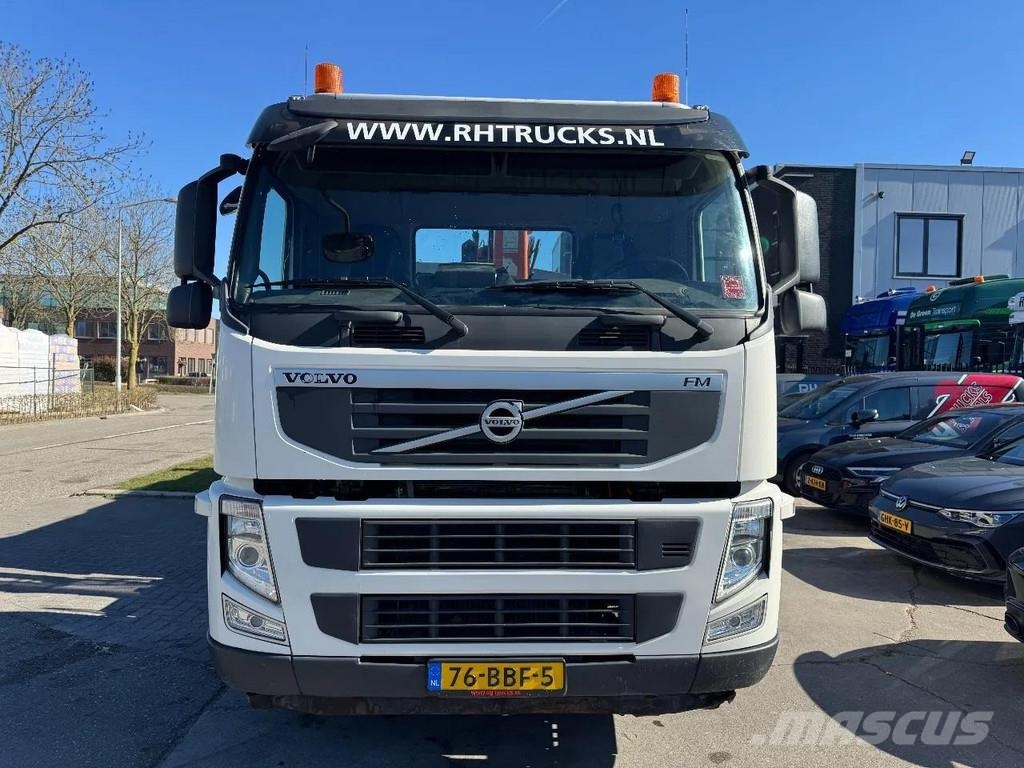 Volvo FM 330 6X2 EURO 5 - ATLAS 126.3E + REMOTE CONTROL Bañeras basculantes usadas