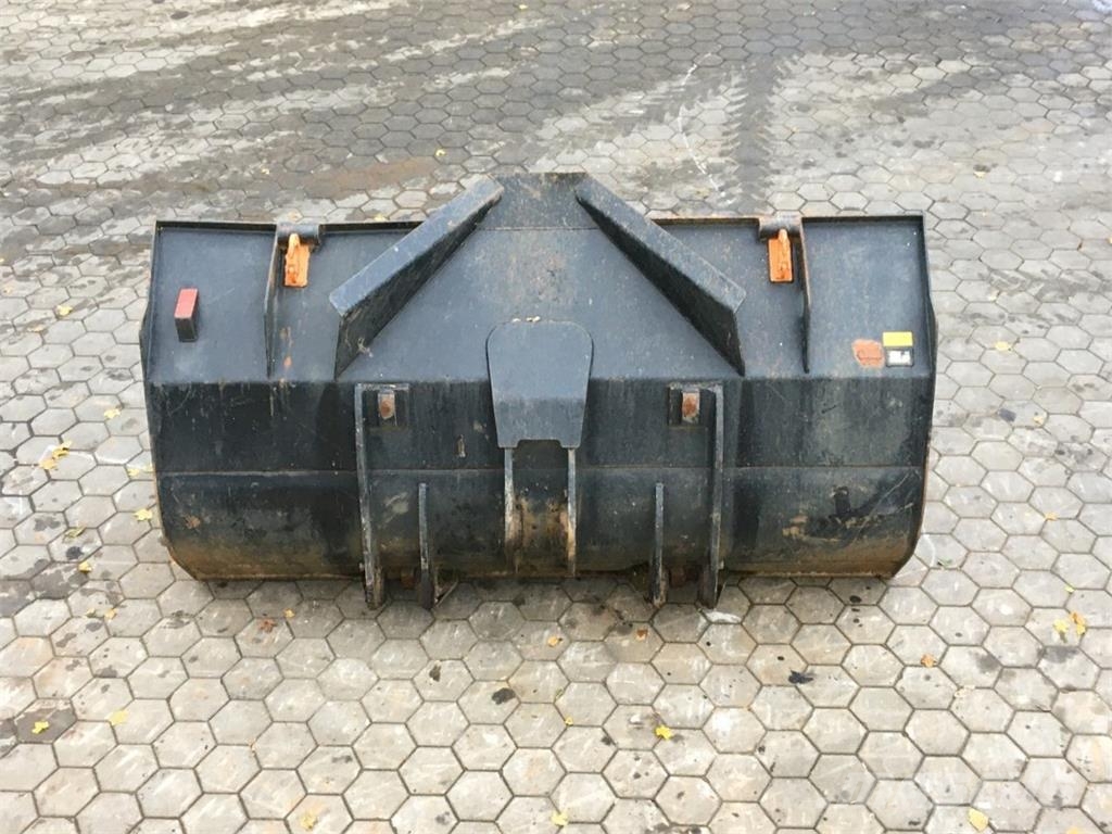 LADESCHAUFEL 3000 MM MIT Εργαλειοφορείς