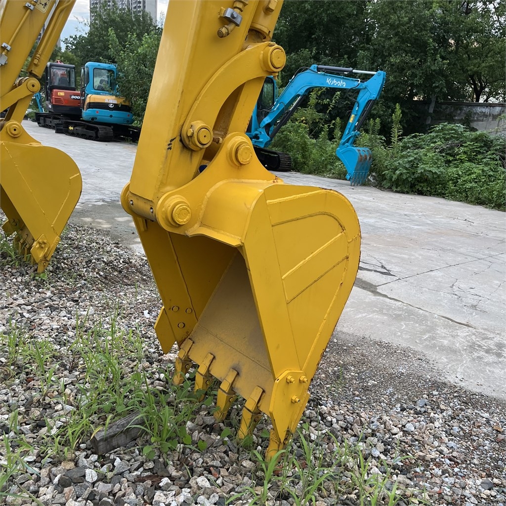 Komatsu PC 70 Mini bagri <7t