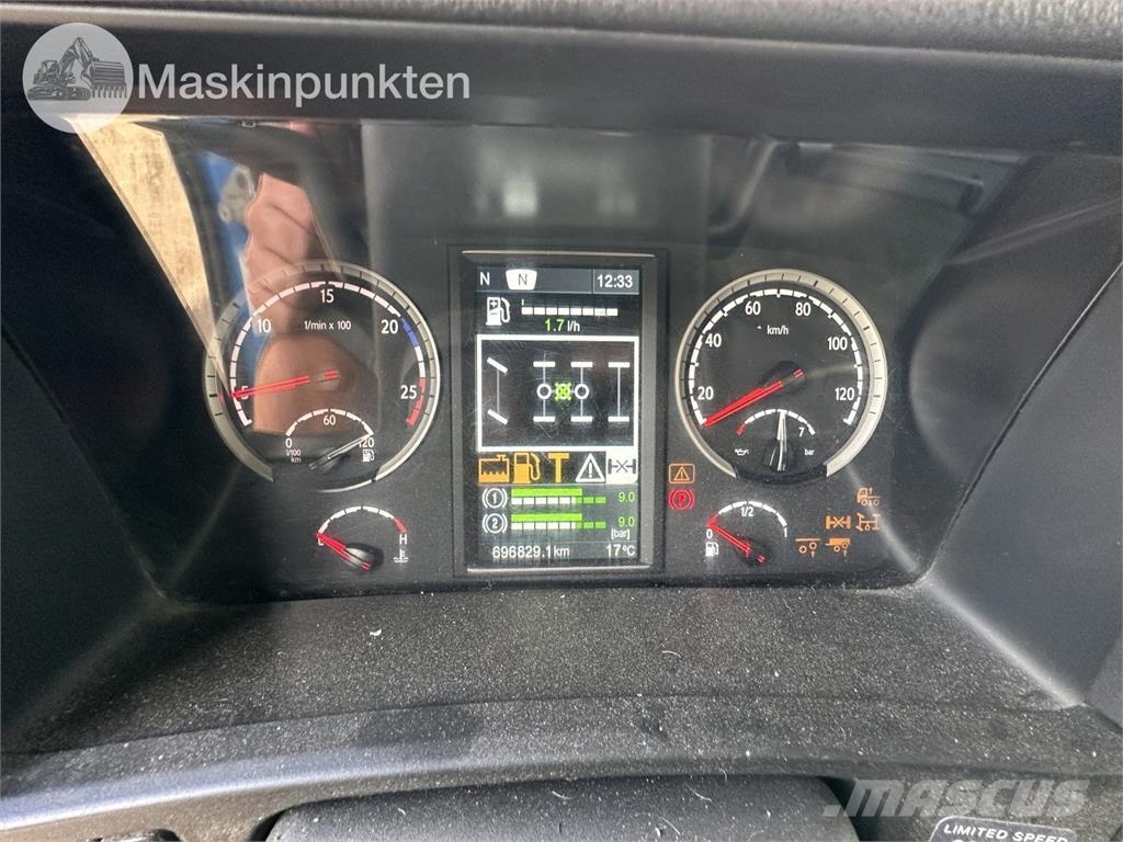 Scania P400LB8X4*4HNA 덤프 트럭