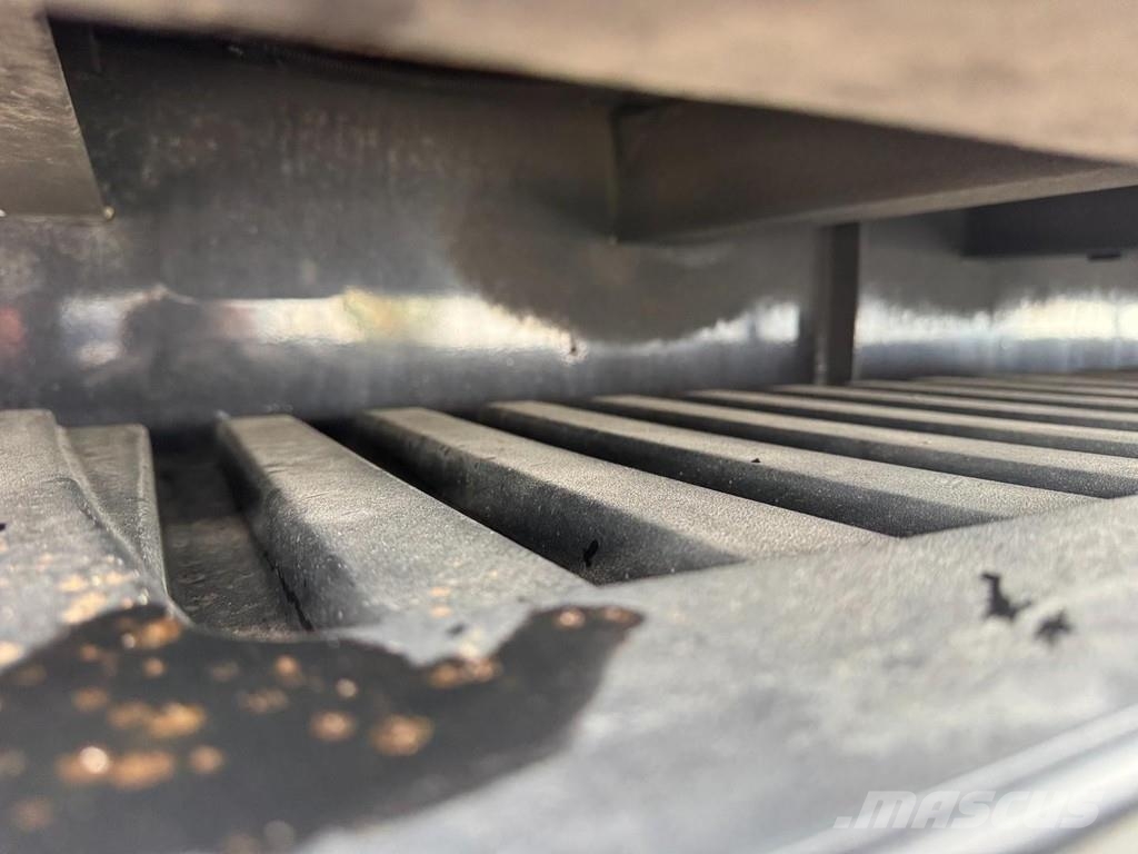 Meusburger Tieflader/Mega ( 1363 x 300 x 347 ) BPW LIFT نصف مقطورات بباب جانبي