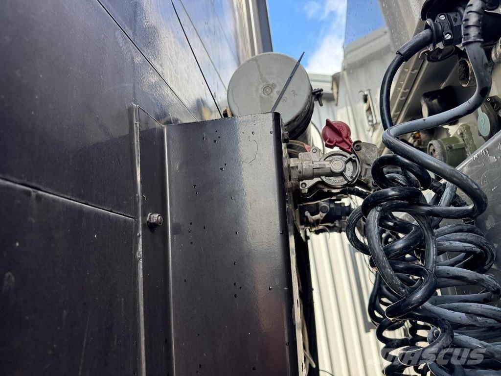 Meusburger Tieflader/Mega ( 1363 x 300 x 347 ) BPW LIFT نصف مقطورات بباب جانبي