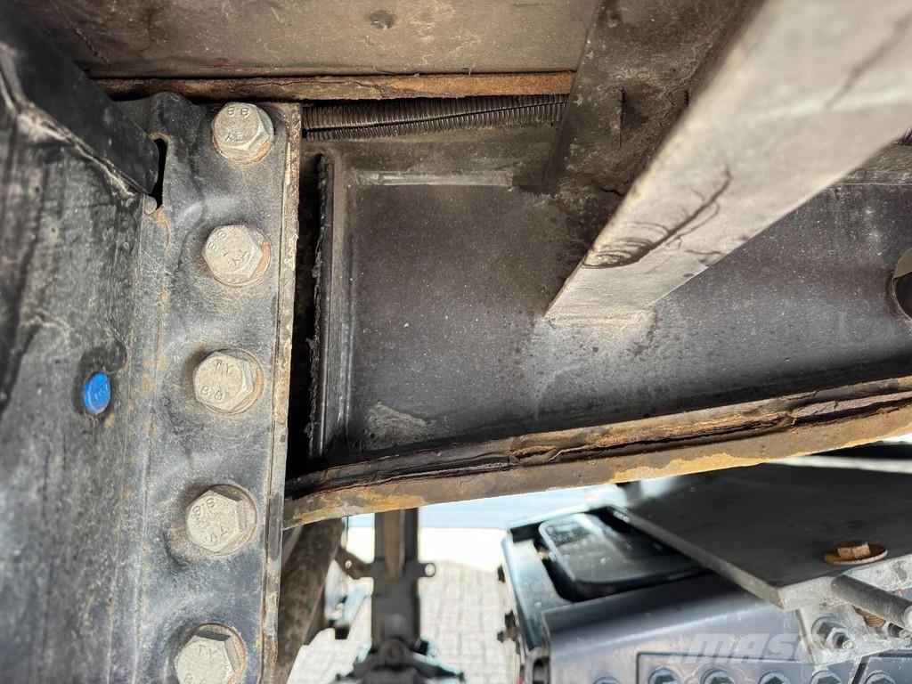 Meusburger Tieflader/Mega ( 1363 x 300 x 347 ) BPW LIFT نصف مقطورات بباب جانبي