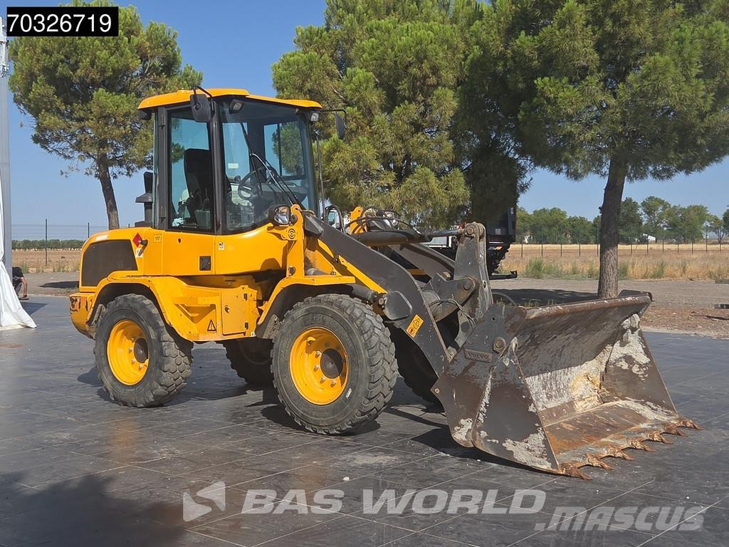 Volvo L30 G لوادر بعجل