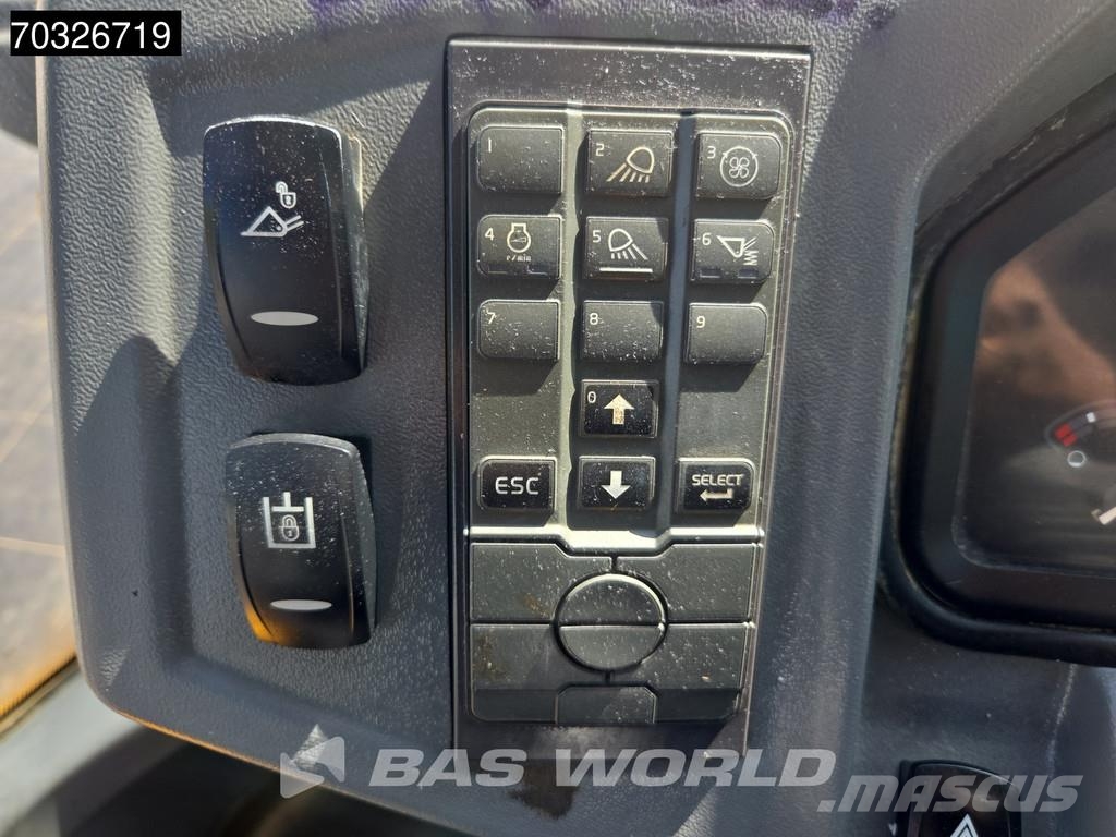 Volvo L30 G لوادر بعجل