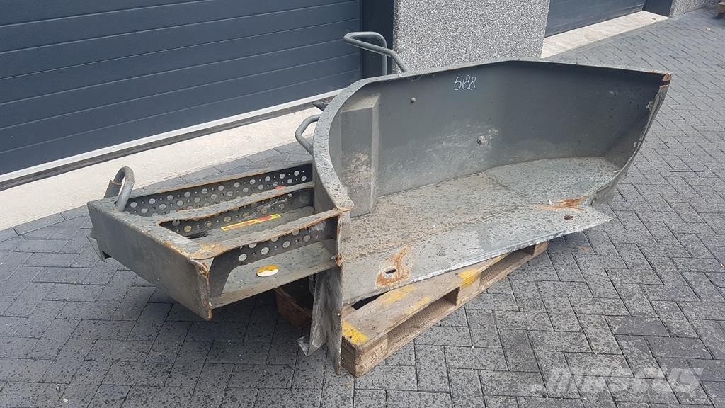 Liebherr L538-93010941-Mud guard/Schutzblech Chasís