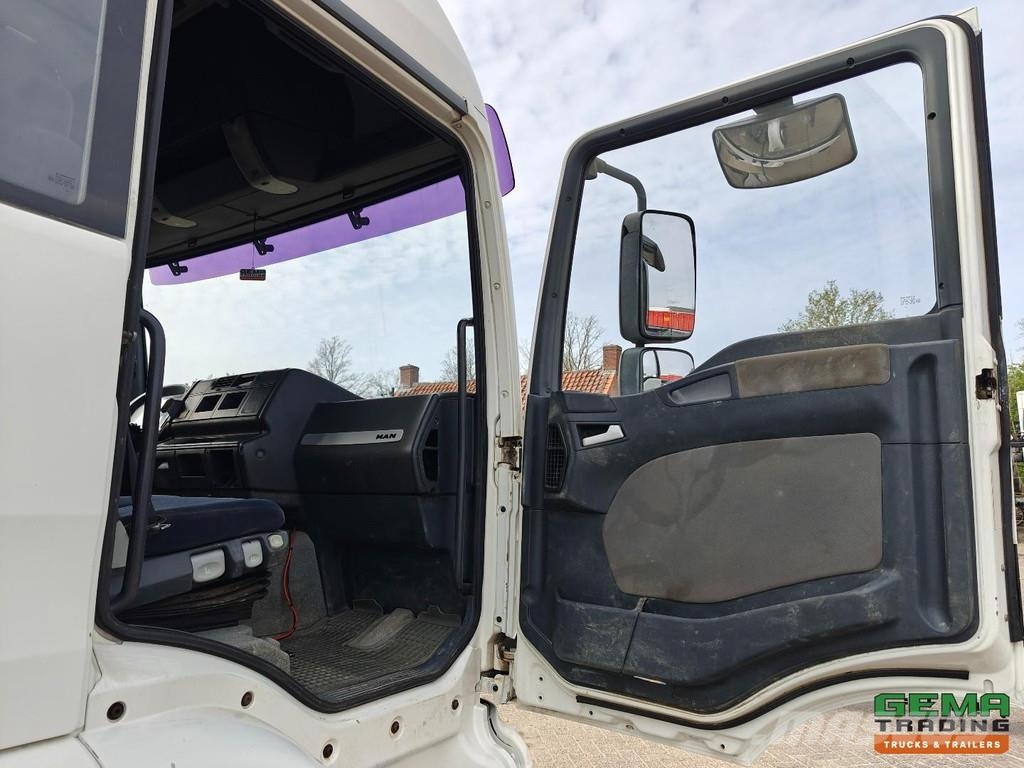 MAN TGA 26.440 6x2 Sleeper Cab Euro3 - Enclosed Box / Kabeļu pacēlājs nomontējamām kravas mašīnām