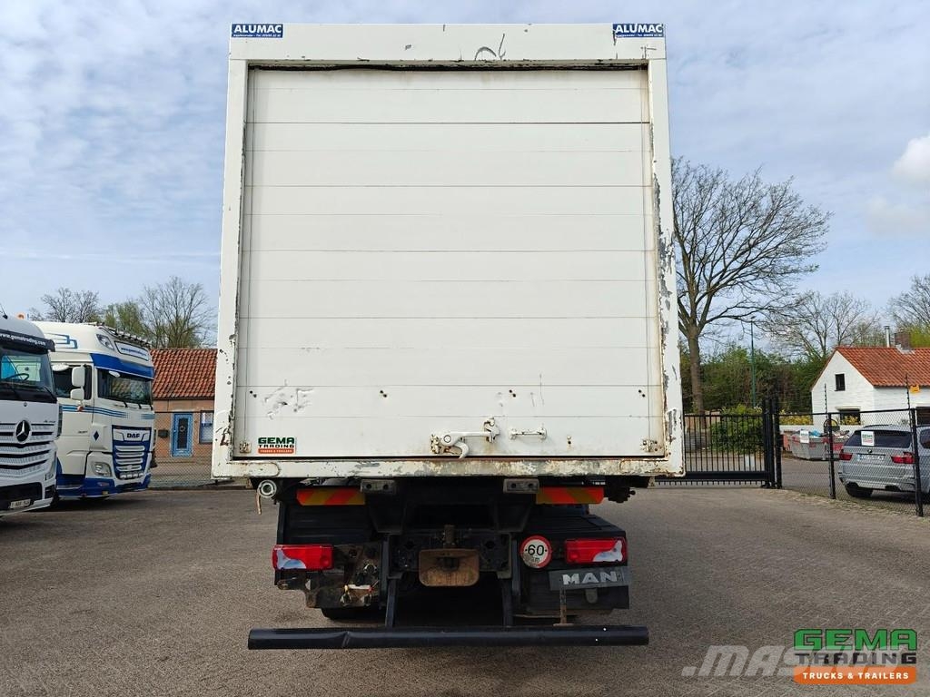 MAN TGA 26.440 6x2 Sleeper Cab Euro3 - Enclosed Box / Kabeļu pacēlājs nomontējamām kravas mašīnām