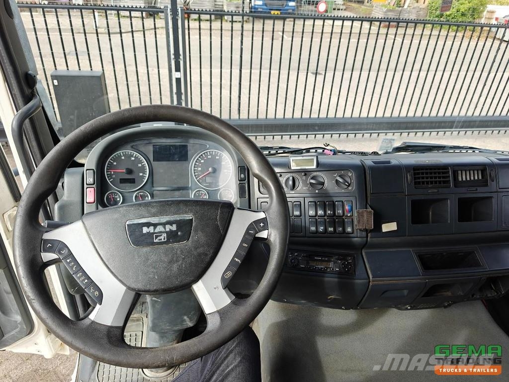 MAN TGA 26.440 6x2 Sleeper Cab Euro3 - Enclosed Box / Kabeļu pacēlājs nomontējamām kravas mašīnām