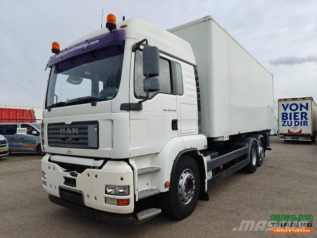 MAN TGA 26.440 6x2 Sleeper Cab Euro3 - Enclosed Box / Kabeļu pacēlājs nomontējamām kravas mašīnām