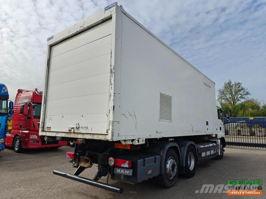 MAN TGA 26.440 6x2 Sleeper Cab Euro3 - Enclosed Box / Kabeļu pacēlājs nomontējamām kravas mašīnām