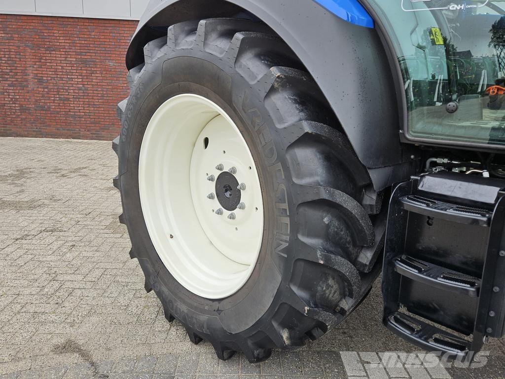 New Holland T5.140AC LV Trattori